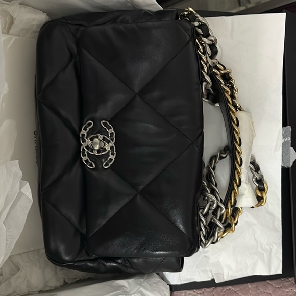 Authentic Chanel Black Quilted Lambskin Bag - Picture 1 of 9